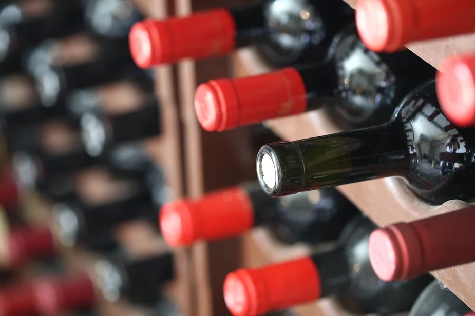 Bảo quản rượu đúng cách: Từ ngăn mát tủ lạnh đến xây hẳn phòng trữ rượu đạt chuẩn