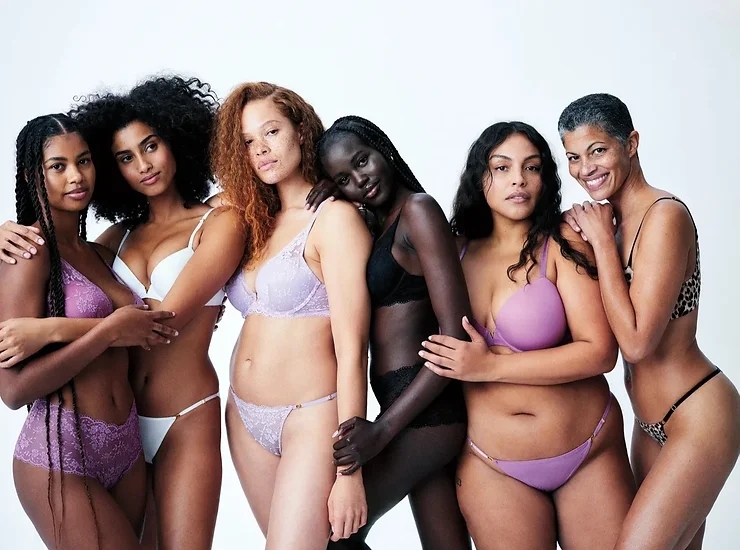 Các mẫu quảng cáo ngày nay của Victoria's Secret tập trung vào sự đa dạng tuổi tác, hình thể, sắc tộc... để có thể "lấy lòng" Gen Z nhiều hơn.